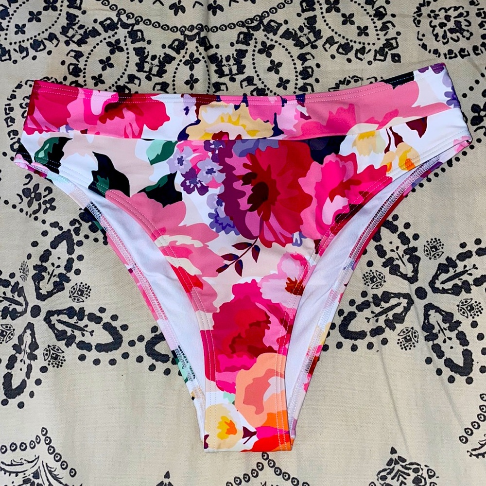 Floral Bikini Bottoms 🌺